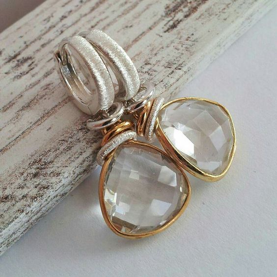 Vintage White Glass Gold Earrings 0