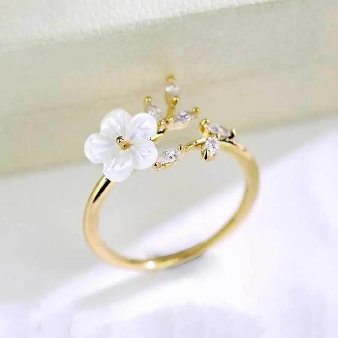 White Blossom Zirconia Ring 0