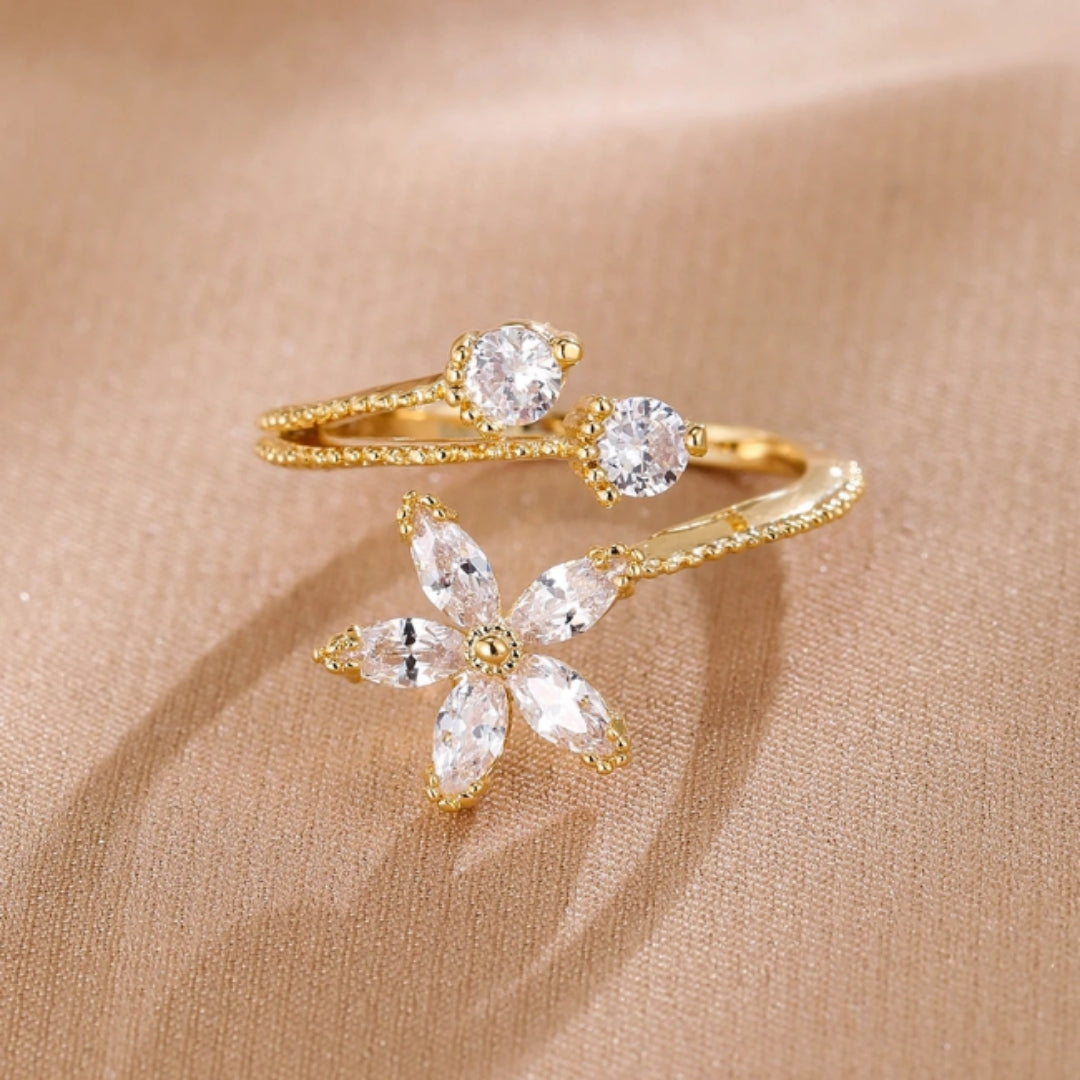 White Crystal Daisy Ring - Timeless Elegance for Every Occasion 0